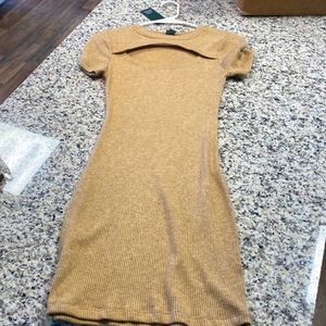 I paid $35 for the dress for my daughter never worn asking 25$beautiful.